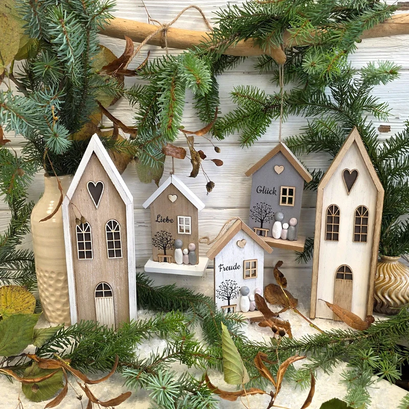 Logbuch-Verlag 2er Set Holzhäuser Natur-weiß 28,5 cm – Weihnachtsdeko aus Holz im Landhaus-Stil – Winterliche Deko zum Hinstellen