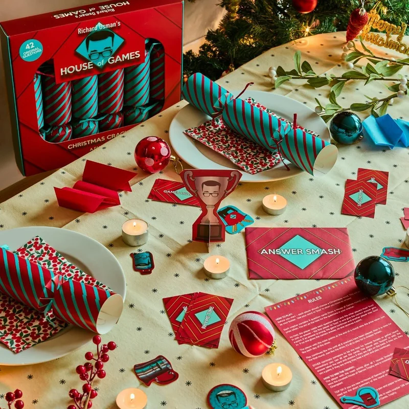 House of Games Christmas Crackers Pack of 6 with Original Quiz Rounds and Trophy