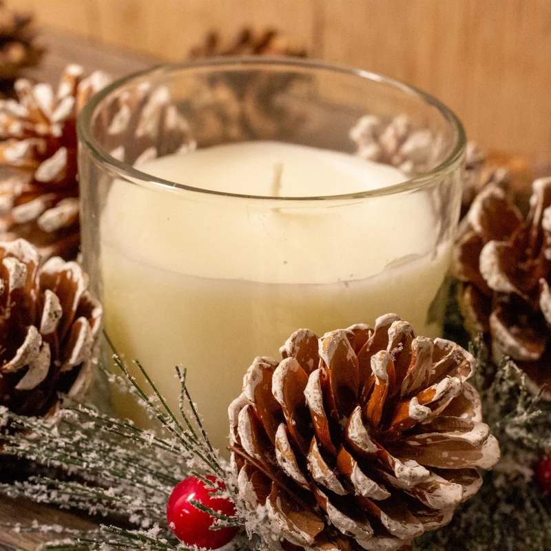 Christmas Wreath Scented Fragranced Candle Pot Ornament ~ Xmas Table Centrepiece Decoration ~ Red Wax - Spiced Apple & Cinnamon