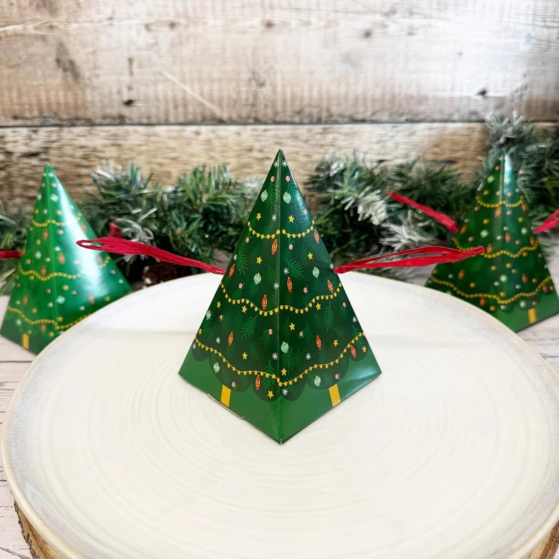 Set of 6 Tree Crackers with True or False Game | Novelty Christmas Crackers