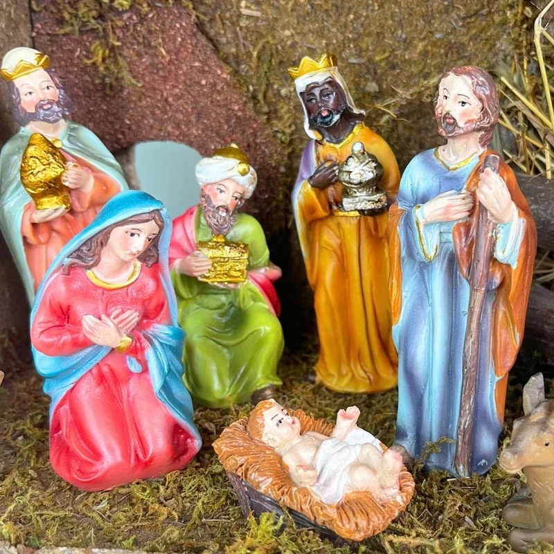 Traditional Nativity Set With 9 Detailed Figurines