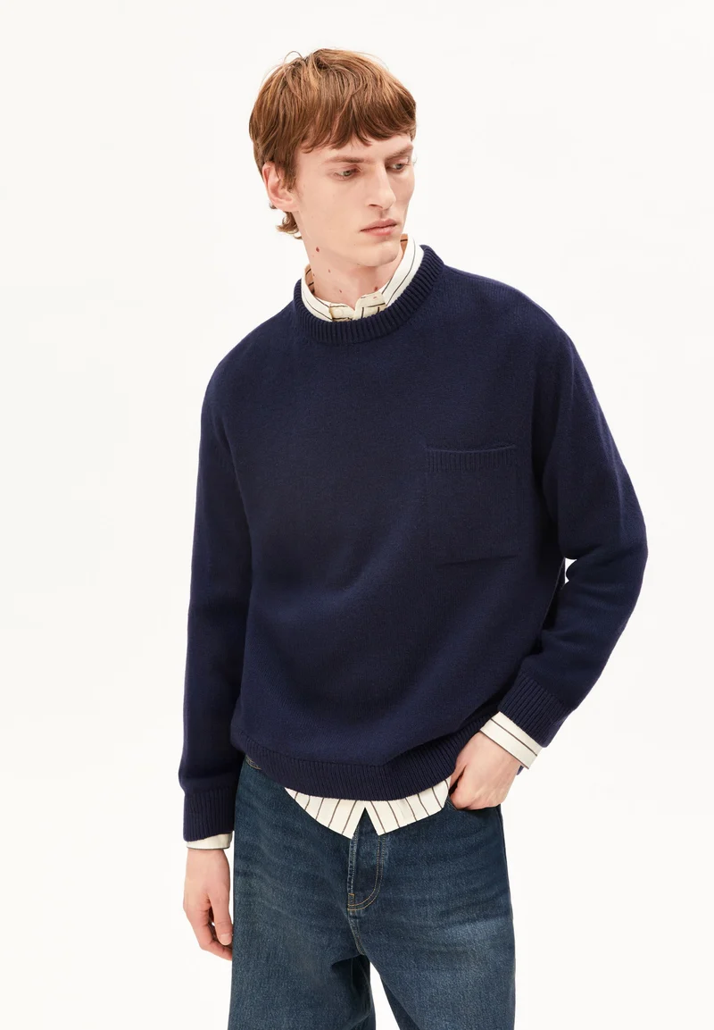 RECYCELTE WOLLE STRICKPULLOVER | tinted navy
