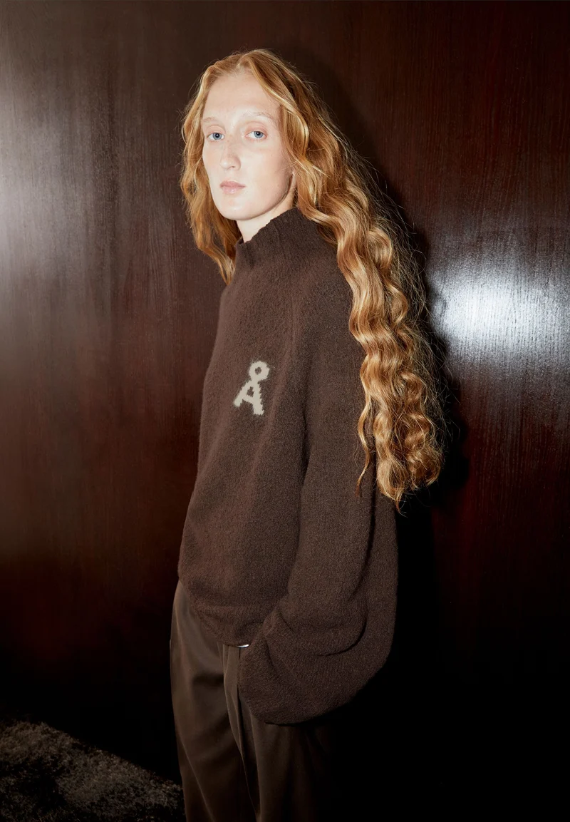 ICONIC Å BOUCLÉ-STRICKPULLOVER | claystone