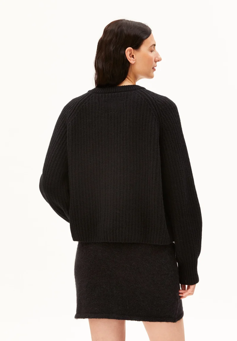 RIPP-STRICKJACKE | black