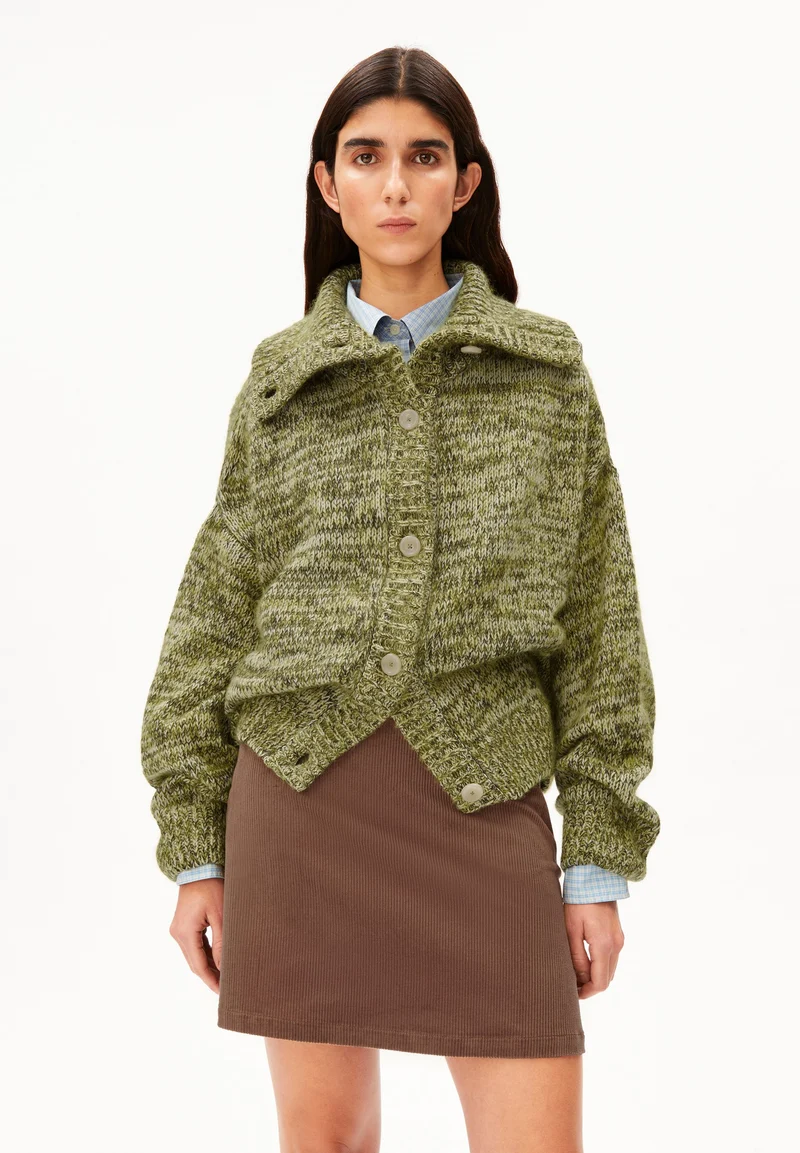 MOULINÉ BRUSHED STRICKJACKE | oatmilk-mosslace