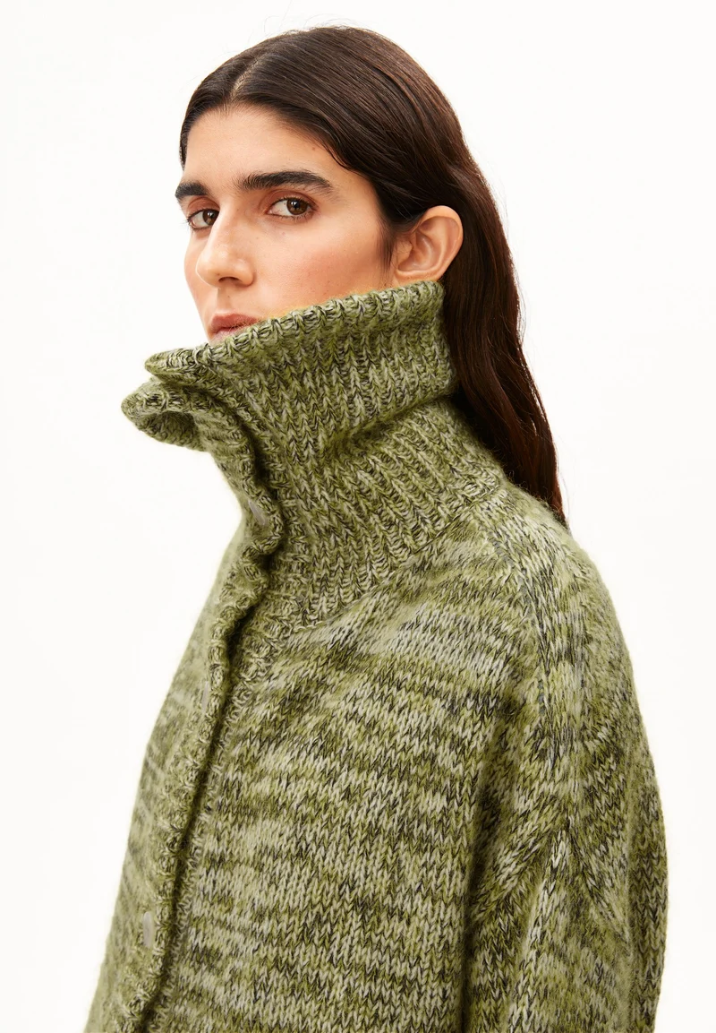MOULINÉ BRUSHED STRICKJACKE | oatmilk-mosslace