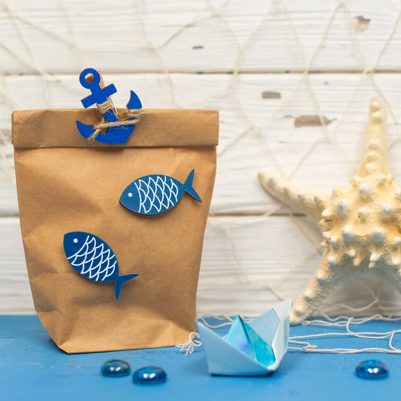 12 Stück kleine Holz-FISCHE STREU-Deko mit Klebepunkt, Größe: 5 x 2,7 cm als maritime Tisch-Dekoration zum Streuen, kleben und basteln … Tisch-Streu Streuteile Zierdeko Zierstreu Mini-Teile