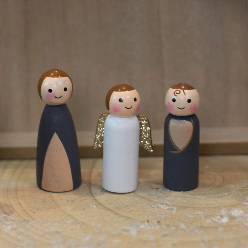 7-Piece Wooden Christmas Nativity Scene with Mini Peg Figures & Stable - 23.5cm