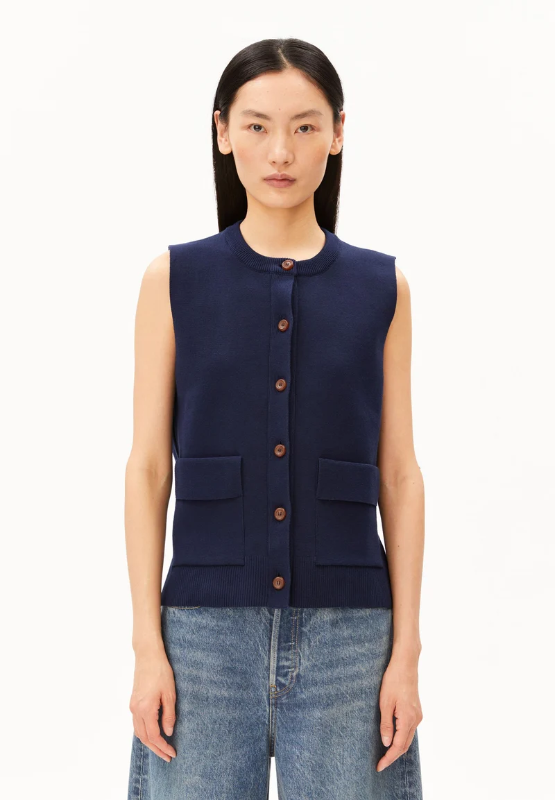 KOMPAKTE STRICKWESTE | tinted navy