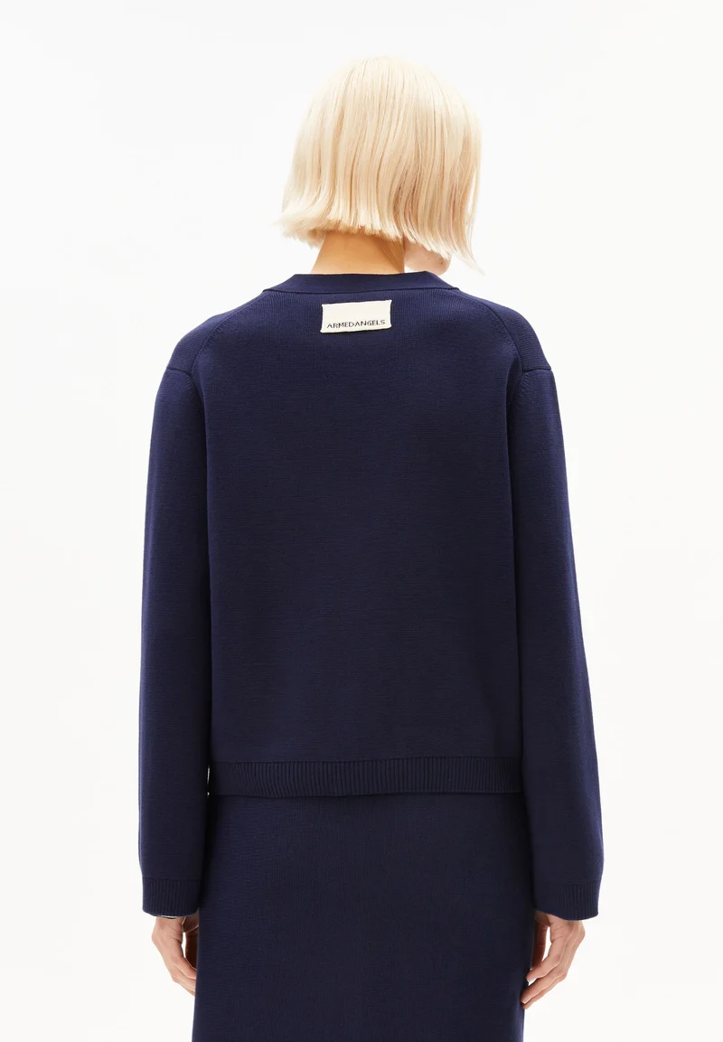 KOMPAKTE STRICKJACKE | tinted navy