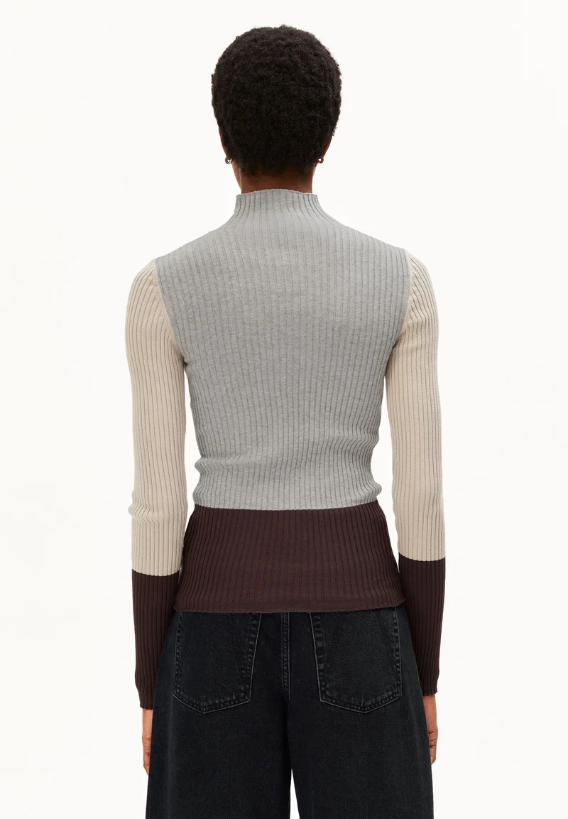 ALAANIA PATCH STRICKPULLOVER | silver melange-sandstone