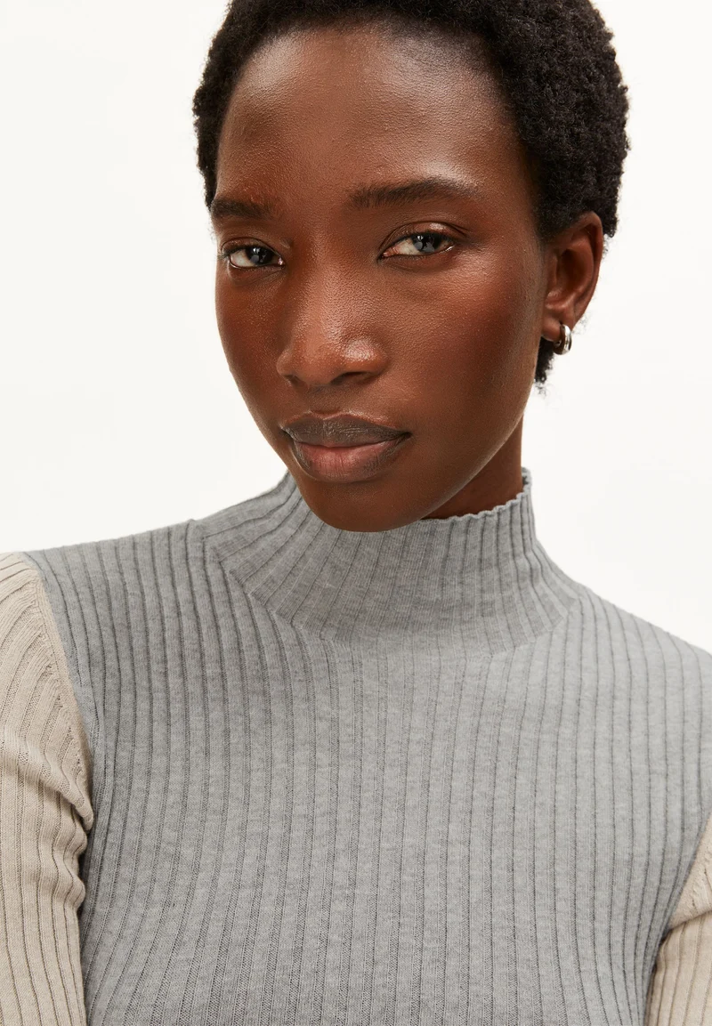 ALAANIA PATCH STRICKPULLOVER | silver melange-sandstone