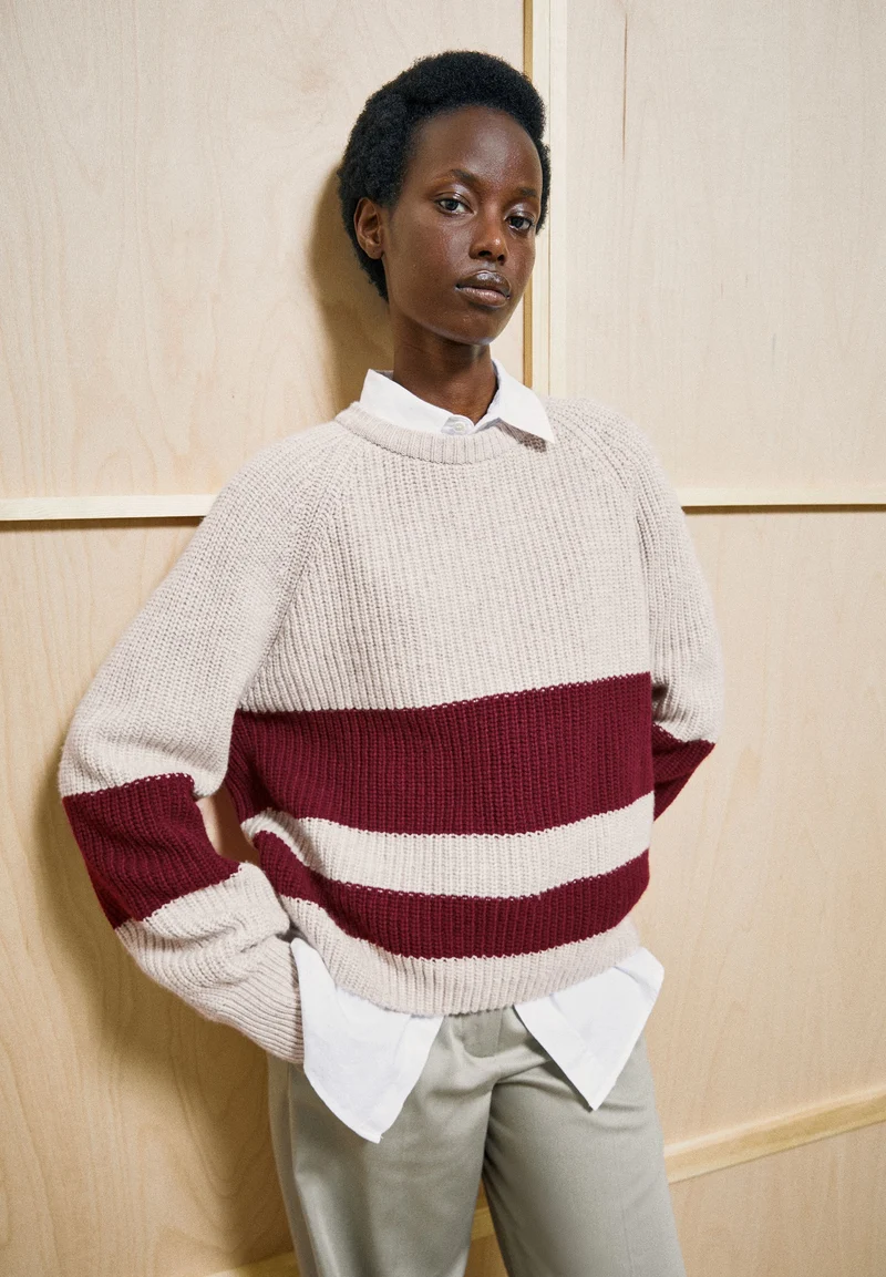GESTREIFTER RIPP-STRICKPULLOVER | honey melange-velvet red