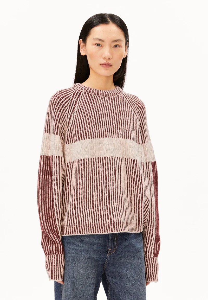 RIPP-STRICKPULLOVER MIT MUSTER | velvet red-oatmilk-honey melange
