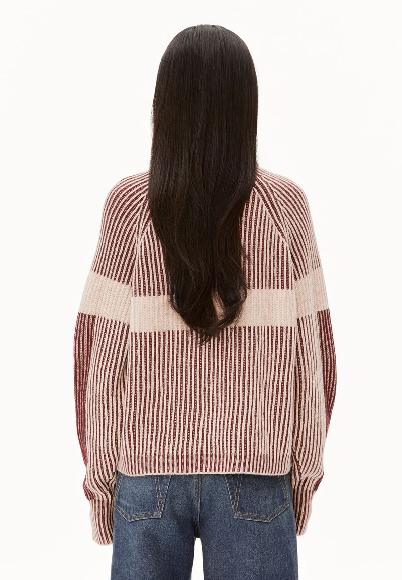 RIPP-STRICKPULLOVER MIT MUSTER | velvet red-oatmilk-honey melange