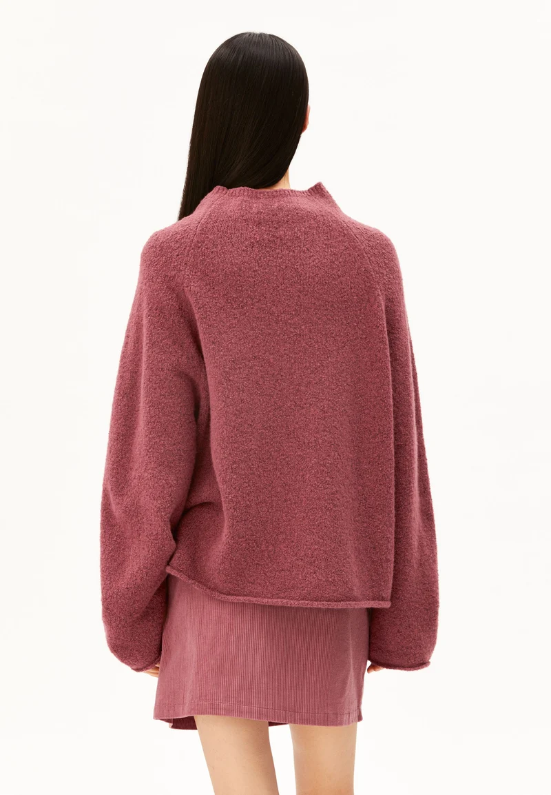 ICONIC Å BOUCLÉ-STRICKPULLOVER | velvet ember