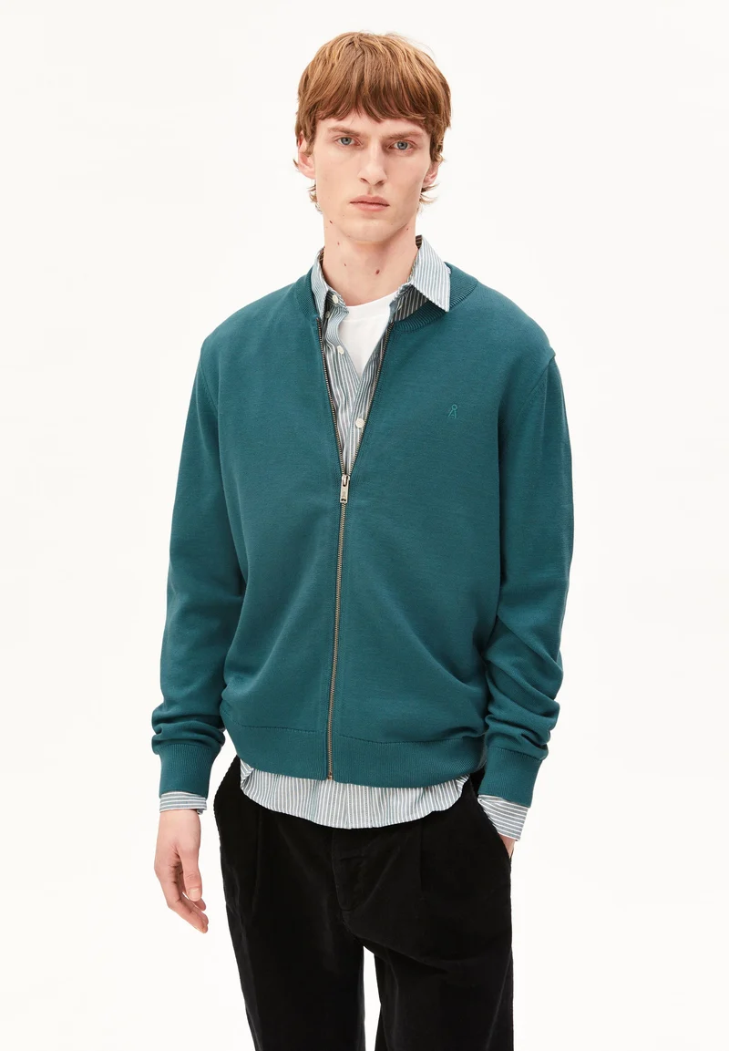 AGAAMON STRICKJACKE | petrol velvet
