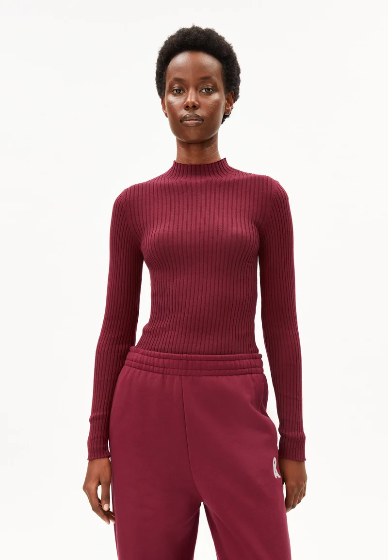 ALAANIA STRICKPULLOVER | velvet red