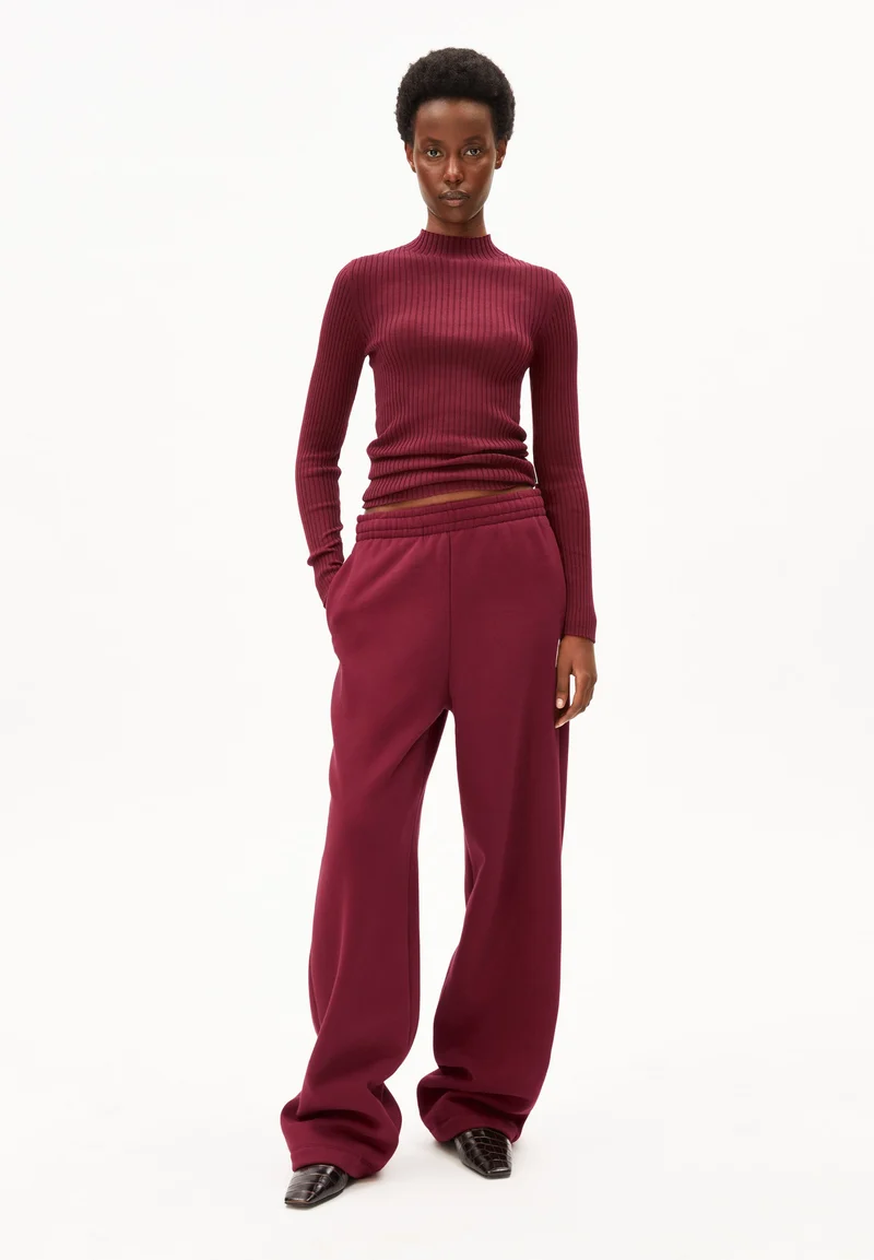 ALAANIA STRICKPULLOVER | velvet red