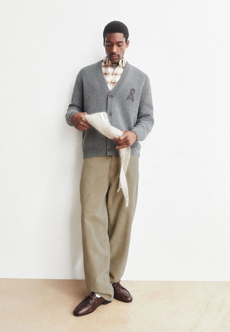 RECYCELTE WOLL-STRICKJACKE | mid silver melange