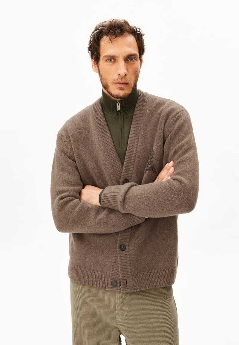 RECYCELTE WOLL-STRICKJACKE | claystone melange