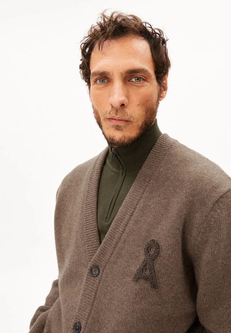 RECYCELTE WOLL-STRICKJACKE | claystone melange