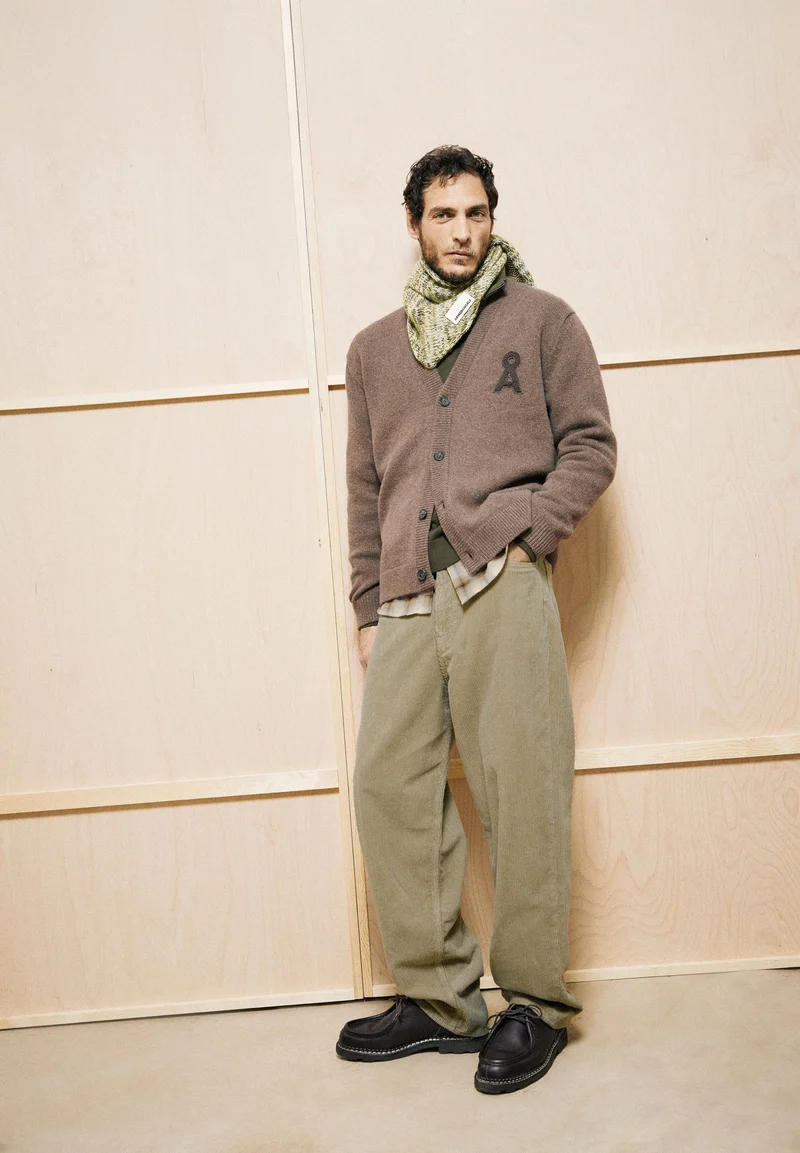 RECYCELTE WOLL-STRICKJACKE | claystone melange