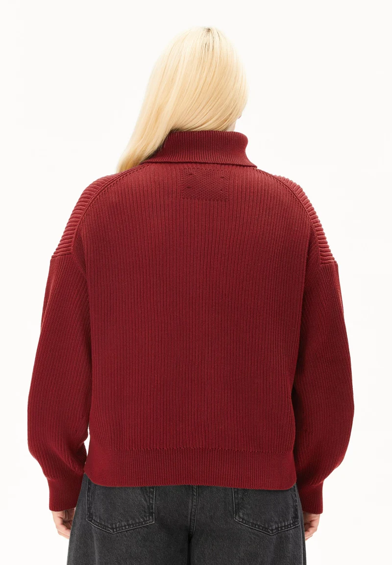 VANISÉ RIPPSTRICK-TROYER | velvet red-light velvet red