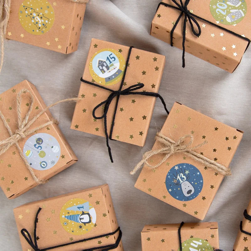 24 Geschenkboxen braun 10 x 4 x 8 cm mit goldenen Sternen