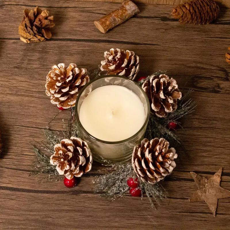 Christmas Wreath Scented Fragranced Candle Pot Ornament ~ Xmas Table Centrepiece Decoration ~ White Wax - Spiced Clove & Ginger