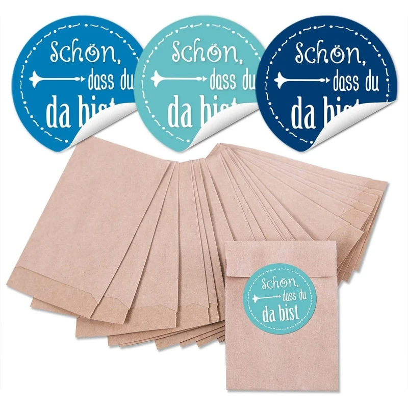 Braune Flachbeutel aus Papier in zwei Größen mit runden Aufklebern „Schön, dass du da bist“
