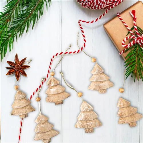 6 kleine Weihnachtsbäume aus Holz zum Aufhängen - Holzanhänger Weihnachten