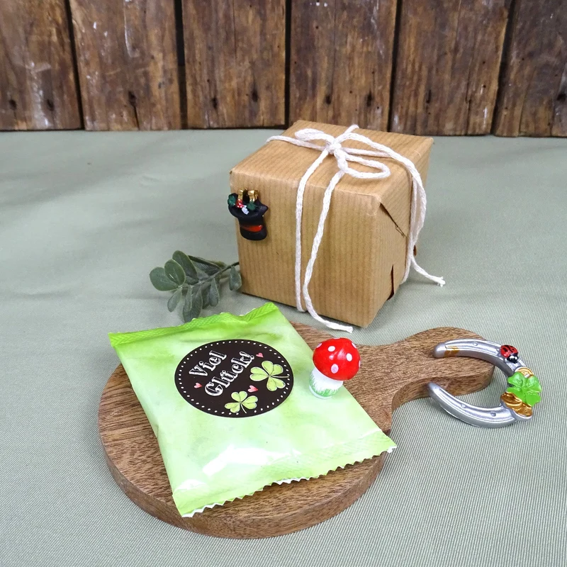 24 Fruchtgummi Tütchen Viel Glück grün schwarz – Mini-Geschenke und Glücksbringer