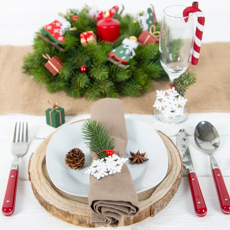12 kleine Schneeflocken Weihnachtsanhänger aus Holz weiß rot 6,5 cm