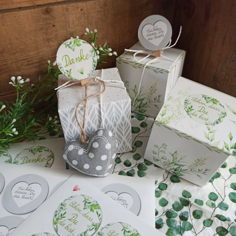 Logbuch-Verlag 24 Aufkleber rund grün hellgrün weiß DANKE Herz 4 cm Geschenkaufkleber Etiketten Sticker - Hochzeit Taufe Kommunion Geburtstag Gastgeschenk give-away Deko Fest Verpackung Mitgebsel
