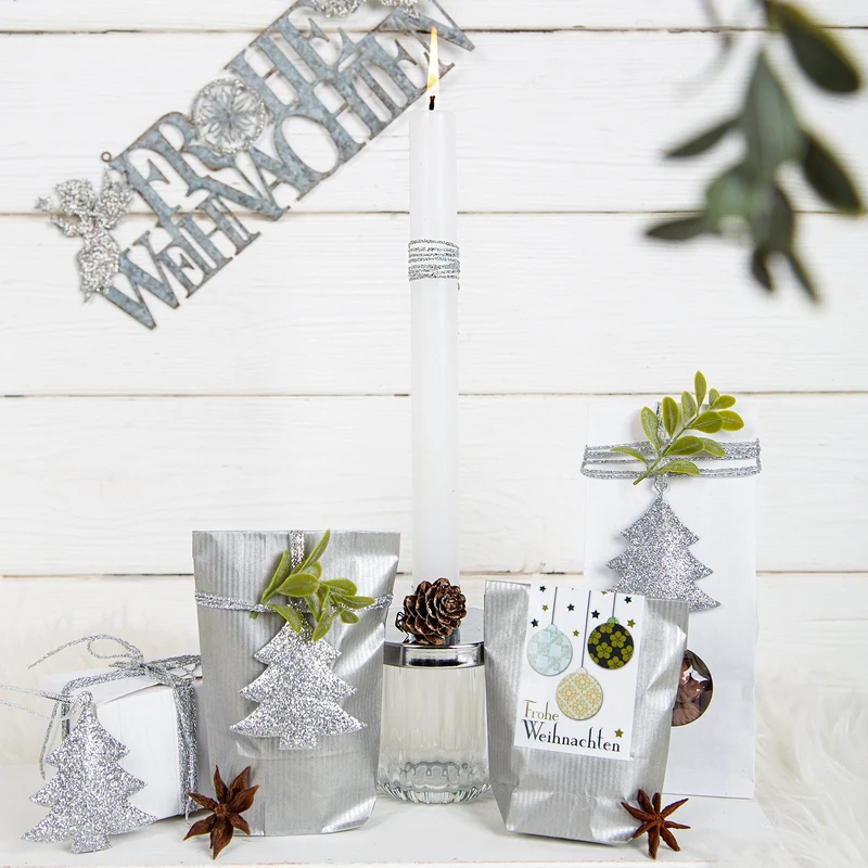 100 weiße Aufkleber Sticker 5 x 14,8 cm FROHE WEIHNACHTEN weiß grün Kugeln retro shabby Weihnachtsaufkleber Verpackung Geschenke Geschenkaufkleber Banderolen Verzierung 5 x 14,8 cm