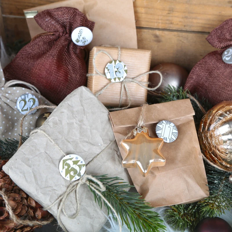 Adventskalenderzahlen Buttons beige silber gold - Zahlen Pins für einen DIY Adventskalender