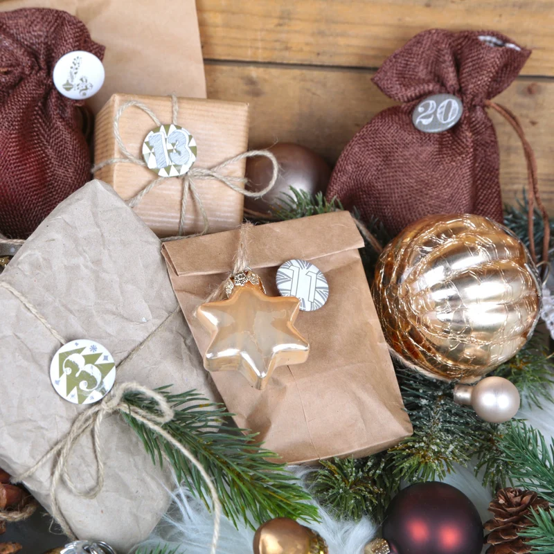 Adventskalenderzahlen Buttons beige silber gold - Zahlen Pins für einen DIY Adventskalender