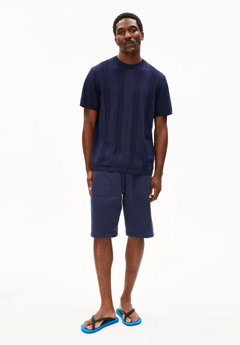 BAUMWOLL-STRICKSHIRT | tinted navy