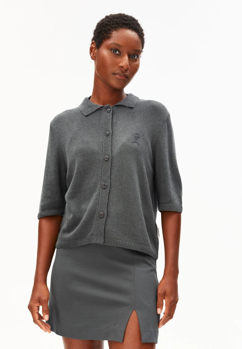 KURZÄRMLIGE LEINEN-MIX STRICKJACKE | space steel