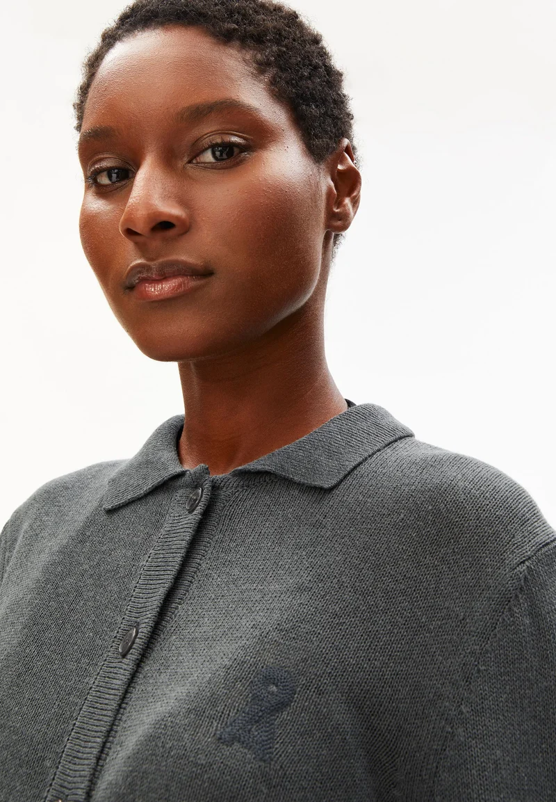 KURZÄRMLIGE LEINEN-MIX STRICKJACKE | space steel