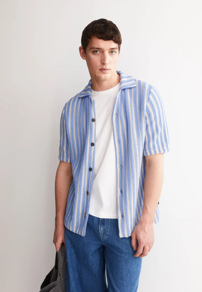 GESTREIFTES STRICKPOLOSHIRT | pure-wedgwood