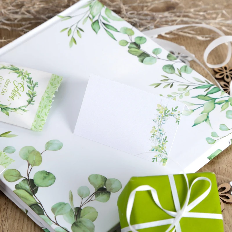 Tischkarten weiß-grün mit Eukalyptus-Ranken für die Hochzeit 8,5 × 5,5 cm