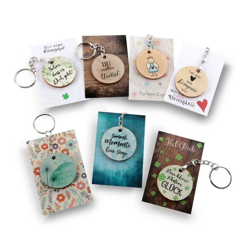 7 Schlüsselanhänger aus Holz mit Sprüchen - Gastgeschenke