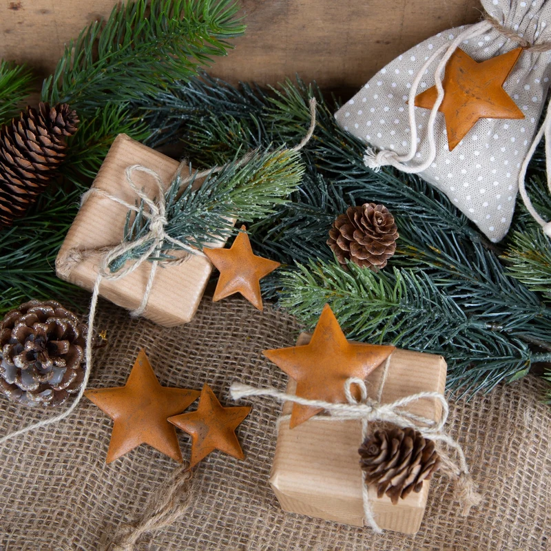 6 kleine Weihnachtsanhänger - Sterne aus Metall rostig braun 5,5 cm