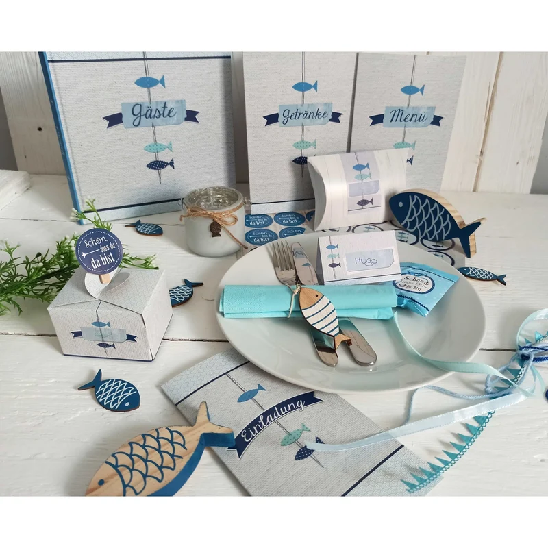 Tischkarten maritim mit drei Fischen blau-weiß 8,5 × 5,5 cm für Taufe und Kommunion