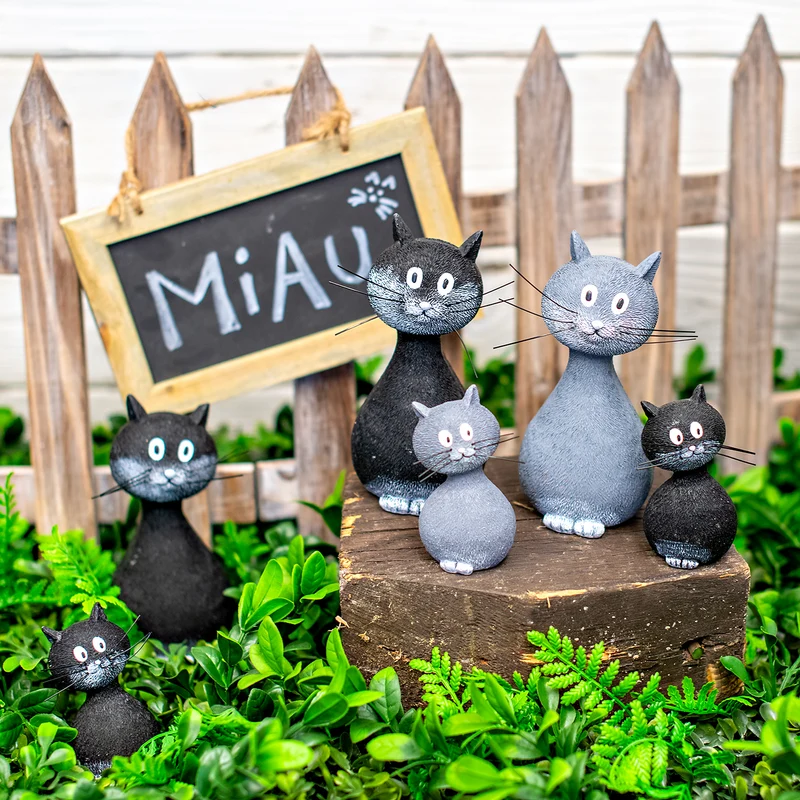 2 kleine Katzen Figuren grau + schwarz 9 cm - Tierfiguren zum Hinstellen