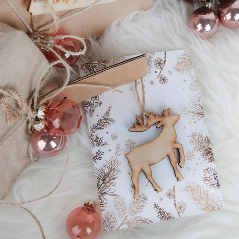 3 Weihnachtskarten DIN A6 Klappkarten mit Umschlag – edle Karten mit Hirsch-Anhänger aus Holz