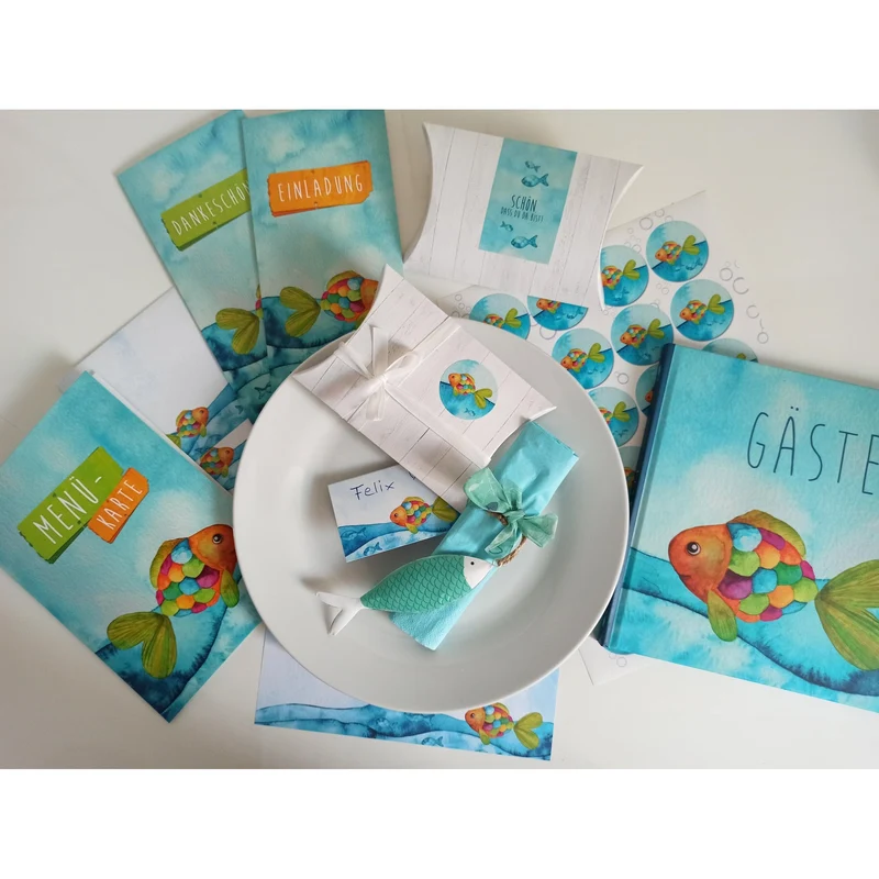 10 Stück lange SCHÖN DASS DU DA BIST blau türkise Fische Aufkleber 5 x 14,8 cm Banderolen Regenbogenfisch für Kommunion Firmung Taufe Kinder Tischdeko Verpackung - Sticker zum Geburtstag