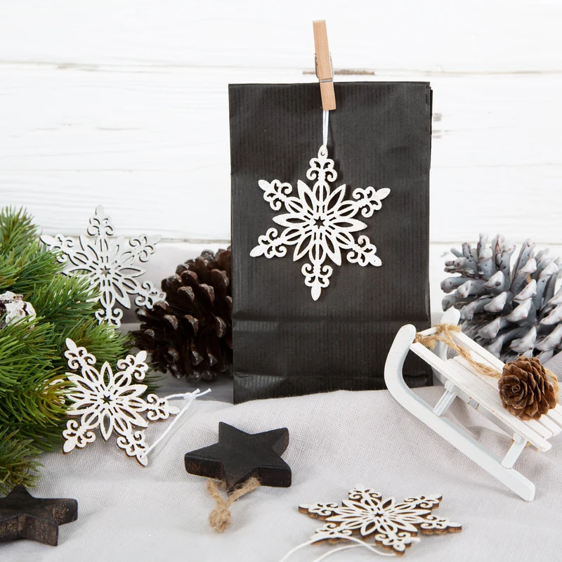 5 Schneeflocken Weihnachtsbaumanhänger aus Holz weiß silber